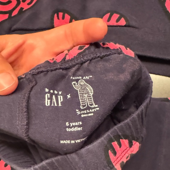 GAP Kids Matching Set - Navy and Pink Heart Print - Picture 4 of 4